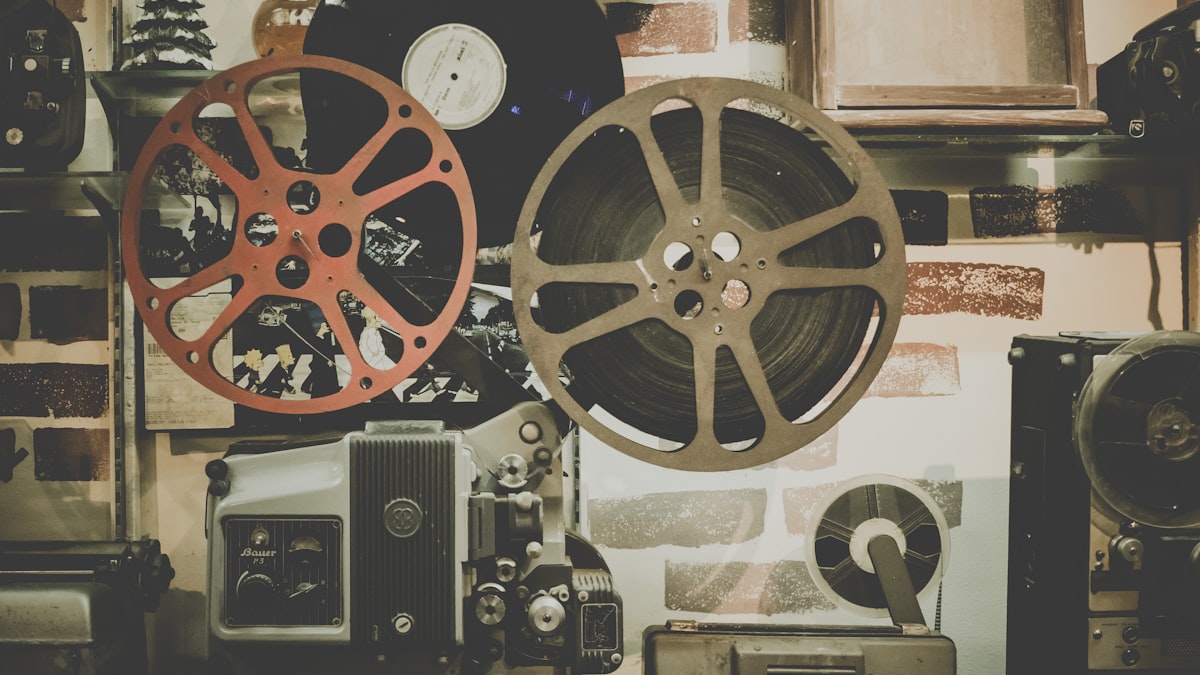 Façade et salle du cinéma STUDIO 28 à Paris 18e