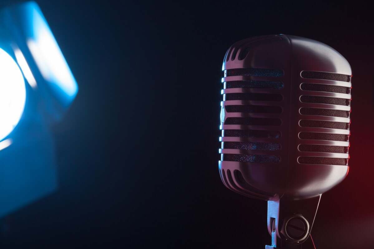audio microphone retro style