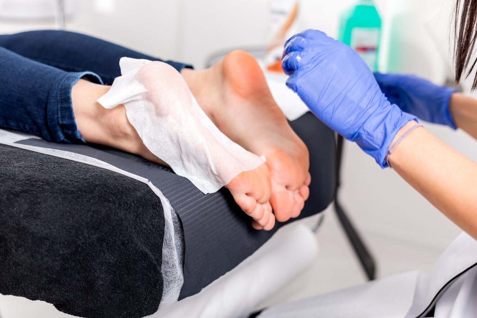 Peeling pour les pieds LOVASKIN : la solution pour des pieds doux et lisses Callus peel, peeling feet procedure at beauty salon