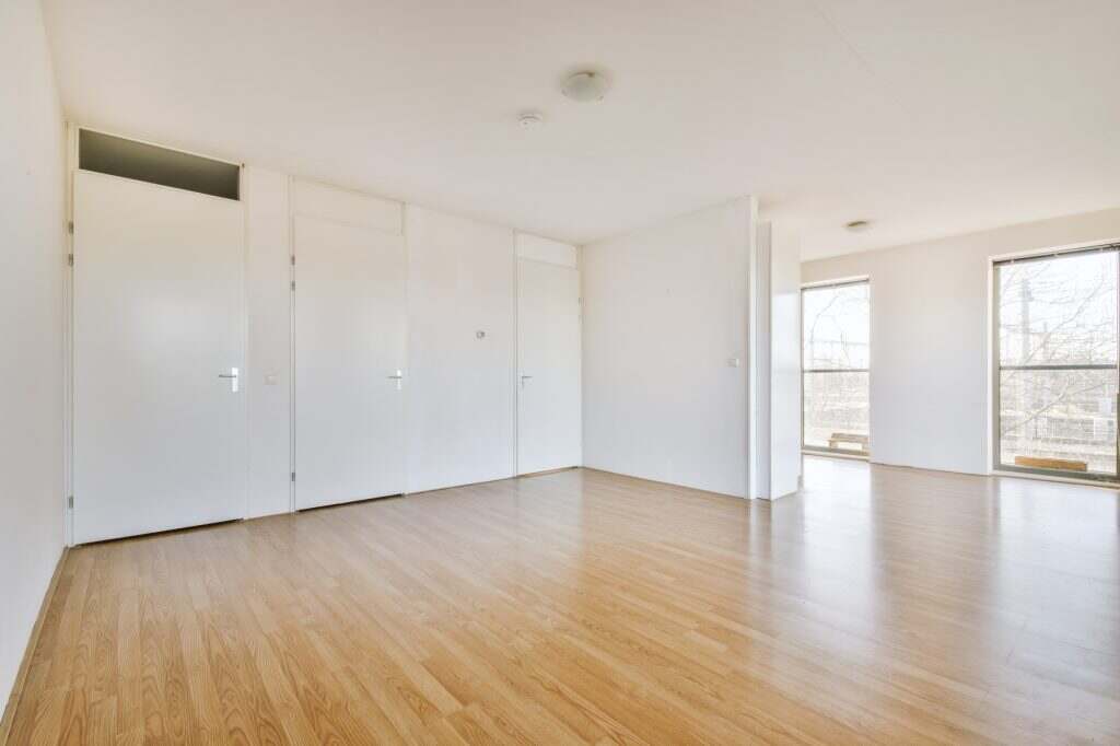 Empty room with white walls and parquet floor