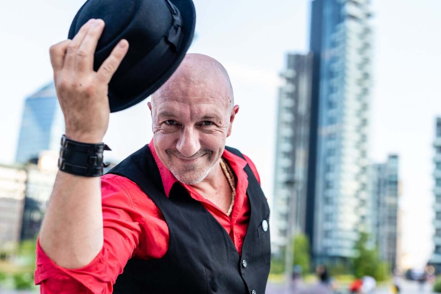 Le Chapeau Melon : Une Odyssée Emblématique eccentric man raises his bowler hat, a strange character in the modern and financial area