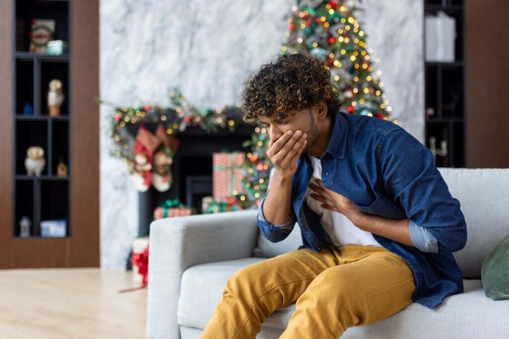 The man is nauseous and vomiting, the Latin American got food poisoning for Christmas and New Year