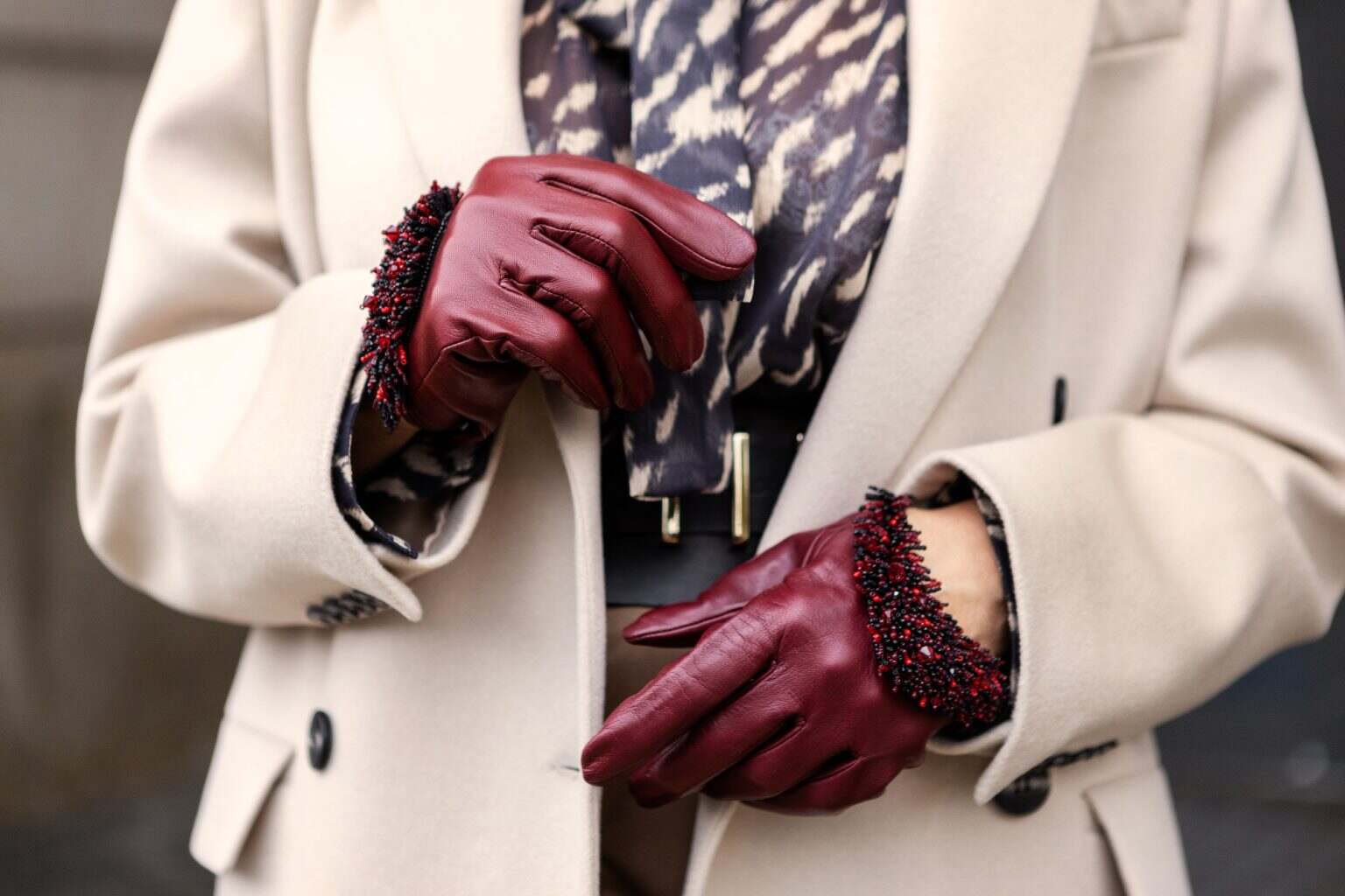 Blumarine : La Quintessence de la Féminité Italienne Close up of woman hands in stylish Burgundy leather gloves, luxury Women fashion details