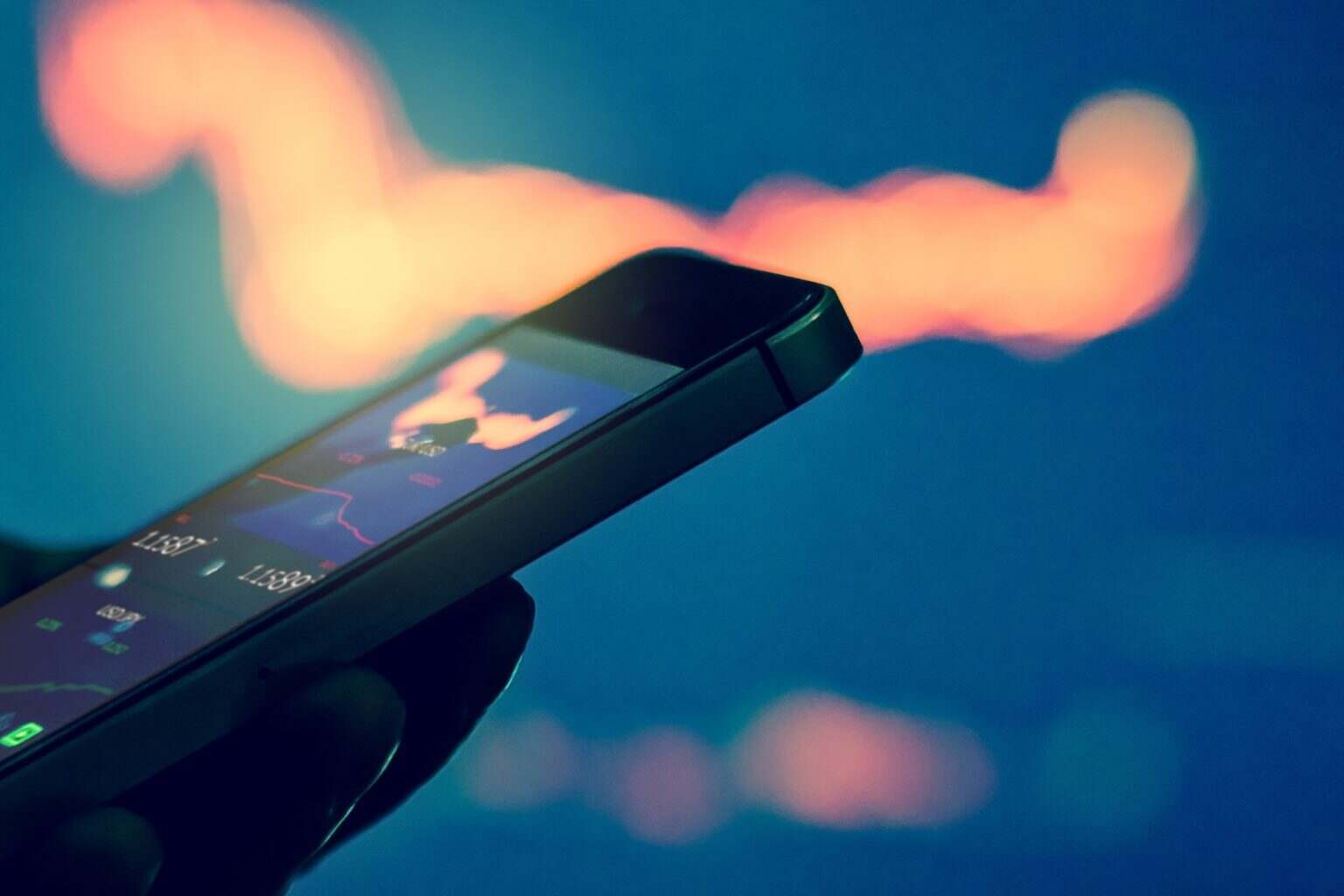 Daytrader using phone, forex crypto currency trade