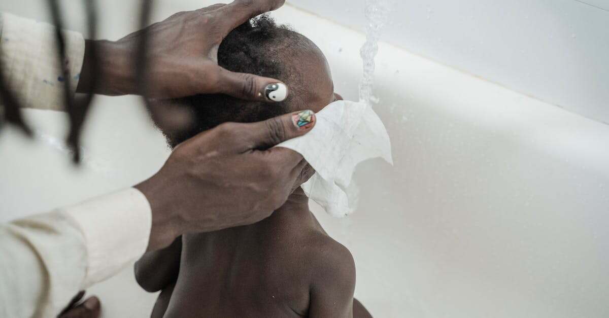 découvrez nos astuces et conseils pratiques pour nettoyer votre baignoire efficacement. apprenez à éliminer les taches, le calcaire et les résidus pour retrouver une baignoire éclatante de propreté et agréable à utiliser.