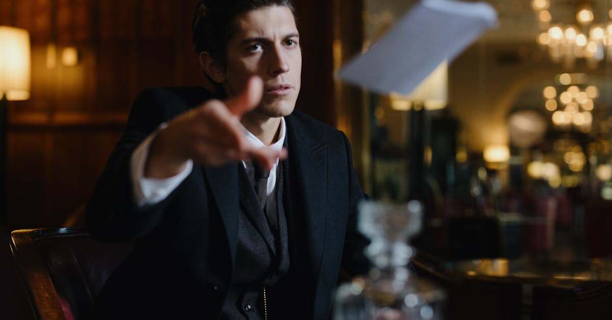 découvrez notre collection élégante de chandeliers qui ajouteront une touche de sophistication à votre intérieur. des designs variés pour tous les styles, alliant tradition et modernité, pour illuminer vos espaces de vie avec charme.