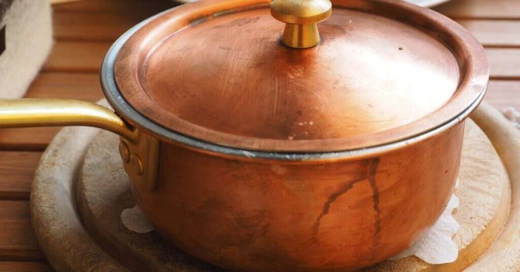 découvrez l'art de la cuisine avec notre collection de casseroles en cuivre, alliant esthétique et performance. idéales pour une cuisson uniforme, nos ustensiles en cuivre éveillent vos talents culinaires tout en ajoutant une touche d'élégance à votre cuisine.