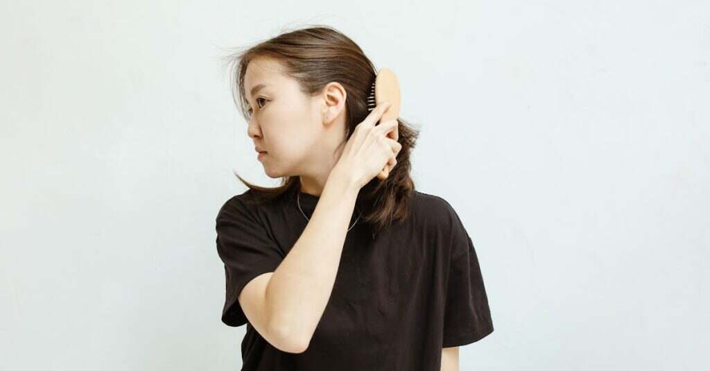 découvrez nos conseils essentiels pour l'entretien de vos brosses à cheveux. apprenez à nettoyer, désinfecter et prolonger la durée de vie de vos accessoires capillaires tout en maintenant leur performance optimale.