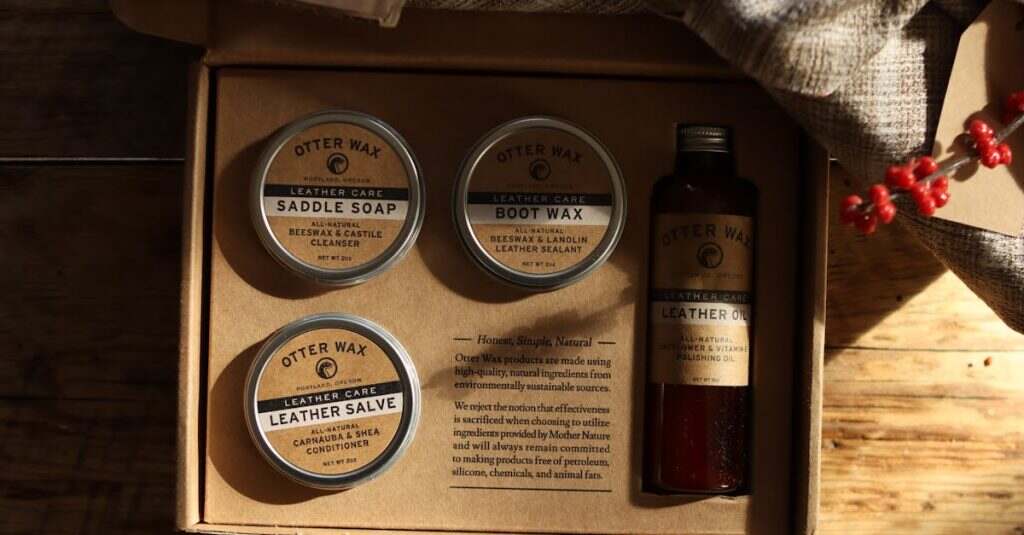 découvrez nos conseils essentiels pour l'entretien du cuir : astuces pour nettoyer, nourrir et protéger vos articles en cuir afin de préserver leur éclat et leur durabilité.