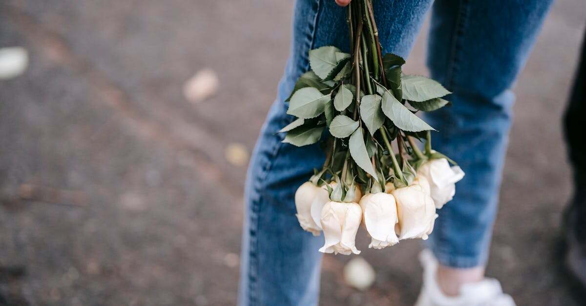 découvrez nos conseils pour entretenir vos sneakers blanches et leur redonner éclat et propreté. astuces pratiques et produits recommandés pour préserver vos chaussures.