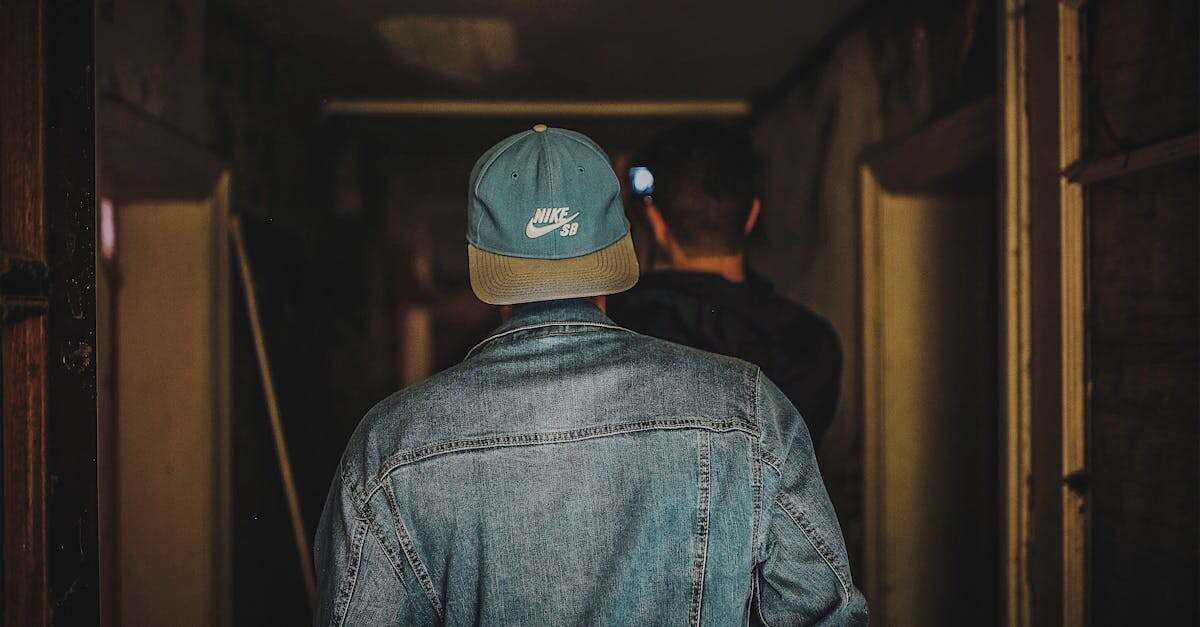 découvrez des astuces et techniques pour la restauration de votre escalier en bois. redonnez vie à votre escalier en bois grâce à notre guide complet sur la réparation, le ponçage et la finition, pour un résultat éblouissant.