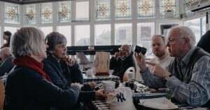 découvrez nos astuces efficaces pour éliminer les taches de café sur vos vêtements et textiles. ne laissez plus les taches tenaces gâcher vos moments, suivez nos conseils simples et rapides pour un résultat impeccable.