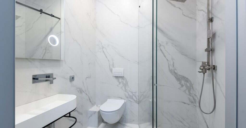 découvrez nos astuces et méthodes efficaces pour éliminer le tartre des toilettes. retrouvez un bowl propre et brillant grâce à nos conseils pratiques et produits recommandés.