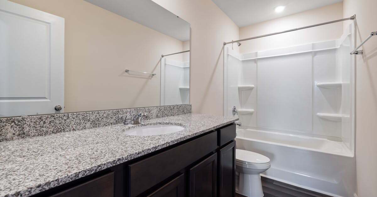 découvrez des conseils pratiques et efficaces pour nettoyer vos toilettes à la perfection. apprenez à utiliser les bons outils et produits pour une hygiène irréprochable et un environnement sain dans votre salle de bains.