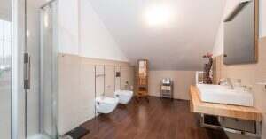 découvrez nos astuces efficaces pour éliminer les dépôts de calcaire dans vos toilettes. profitez d'une cuvette propre et éclatante grâce à nos conseils pratiques et produits adaptés pour un entretien facile et durable.