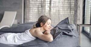 découvrez nos conseils essentiels pour entretenir et préserver l'éclat de votre canapé en tissu. apprenez les meilleures techniques de nettoyage et de protection pour assurer la longévité de votre meuble tout en conservant son confort et son esthétique.