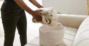 découvrez nos services de housekeeping professionnels pour un intérieur impeccable et accueillant. notre équipe s'occupe de tout, du ménage quotidien au rangement, pour vous offrir un environnement propre et serein.