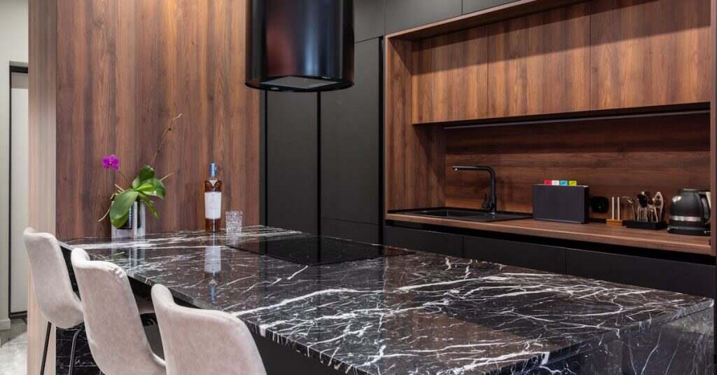 découvrez nos conseils essentiels pour l'entretien de votre hotte de cuisine. assurez une performance optimale, prolongez sa durée de vie et évitez les mauvaises odeurs grâce à nos astuces pratiques et nos recommandations.