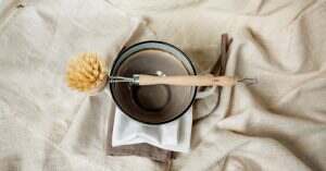 découvrez des techniques de nettoyage naturelles et écologiques pour assainir votre maison tout en préservant l'environnement. apprenez à utiliser des ingrédients simples et efficaces pour un intérieur sain et propre.