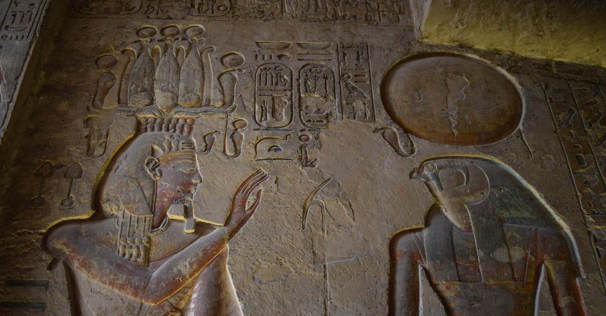 découvrez les fascinantes histoires et légendes de la mythologie égyptienne, où dieux, déesses et pharaons cohabitent dans un univers riche en symbolisme et en mystère. plongez au cœur des croyances anciennes et explorez les récits qui ont façonné l'identité de l'égypte antique.