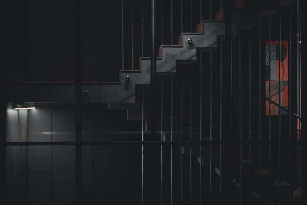 découvrez le système scada (supervisory control and data acquisition), une solution essentielle pour la supervision et le contrôle des processus industriels. apprenez comment scada optimise la gestion des infrastructures, améliore la prise de décision et assure une surveillance en temps réel de vos opérations.