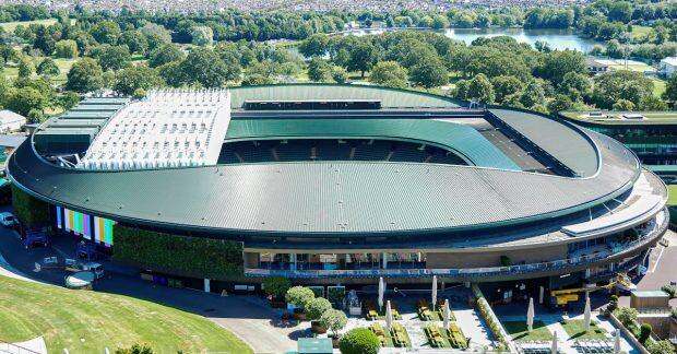 découvrez l'univers prestigieux de wimbledon, le tournoi de tennis le plus emblématique au monde. plongez dans l'histoire, les traditions et les moments inoubliables de cette compétition unique qui attire chaque année les meilleurs joueurs et passionnés de tennis.