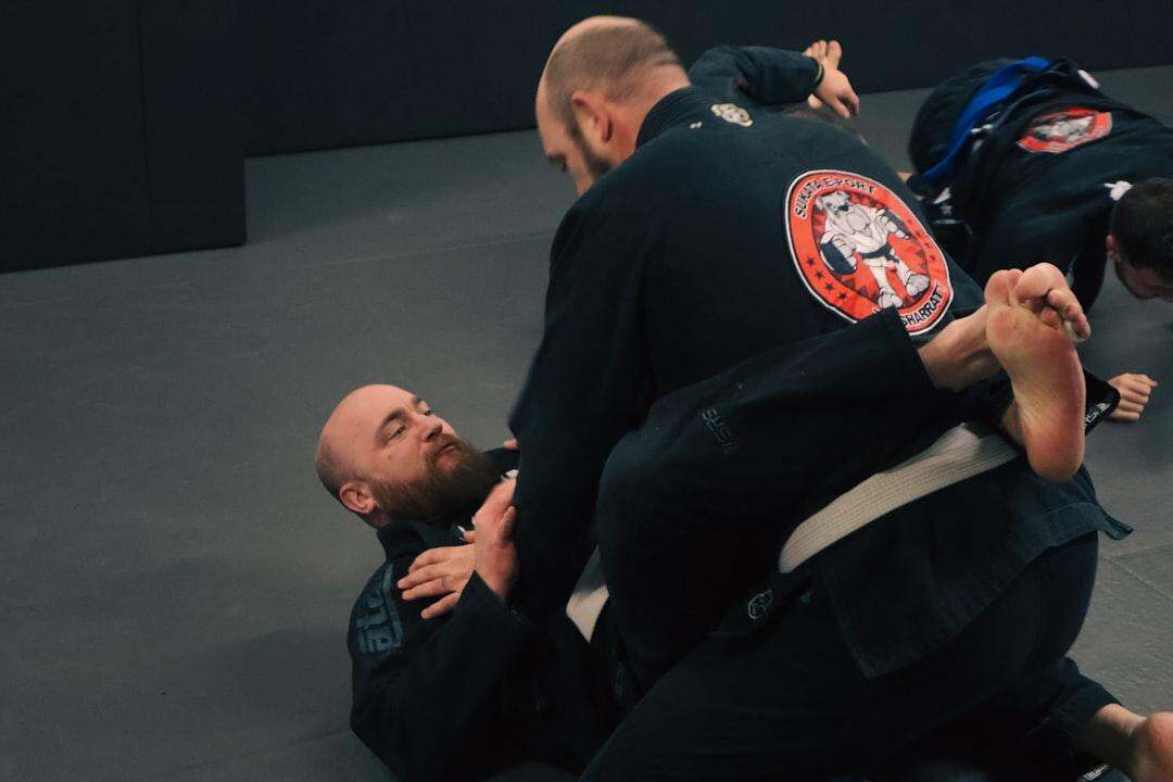 découvrez ce qu'est une attaque de type man-in-the-middle, comment elle fonctionne, quels risques elle présente pour vos données et quels moyens existent pour s'en protéger efficacement.