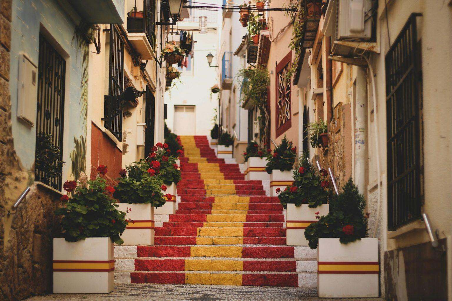 S’installer en Espagne : pourquoi 70% des expatriés abandonnent leurs démarches administratives red, yellow, and white concrete stairs
