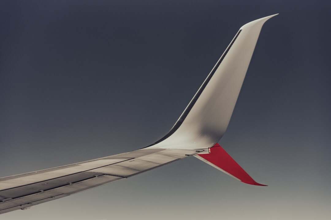 découvrez ce qu'est une surface d'attaque, comment identifier les vulnérabilités potentielles et renforcer la sécurité de vos systèmes informatiques.