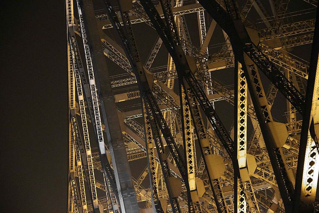 découvrez le deep packet inspection (dpi), une technologie avancée d'analyse du trafic réseau qui permet de surveiller, filtrer et sécuriser les données pour améliorer la gestion et la protection des réseaux informatiques.