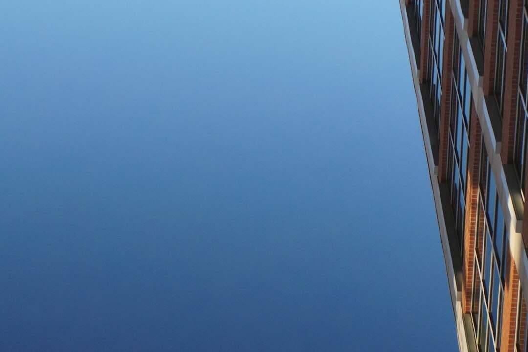 découvrez devsecops, une approche intégrée combinant développement, sécurité et opérations pour assurer des livraisons rapides et sécurisées de logiciels.