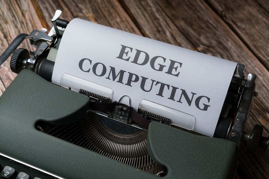 découvrez l'edge computing, une technologie révolutionnaire qui traite les données à la source pour améliorer la rapidité et la sécurité des applications connectées.
