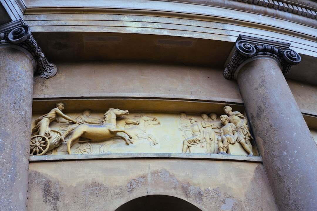 découvrez ce qu'est un cheval de troie, ses méthodes d'infection et comment protéger vos appareils contre ce type de malware dangereux.