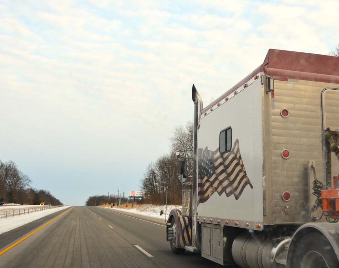découvrez les revenus moyens des chauffeurs routiers, les facteurs influençant leur salaire et les opportunités pour augmenter vos gains dans le secteur du transport.
