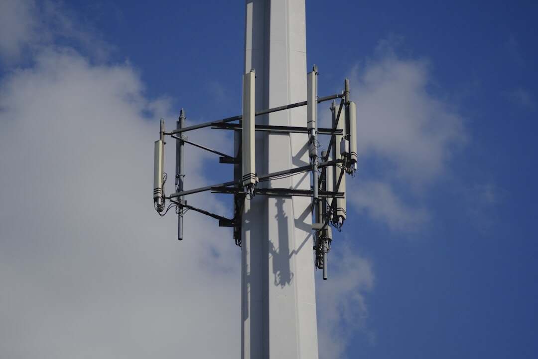 découvrez tout sur les réseaux étendus (wide area network) : fonctionnement, avantages et applications pour connecter des sites distants efficacement.