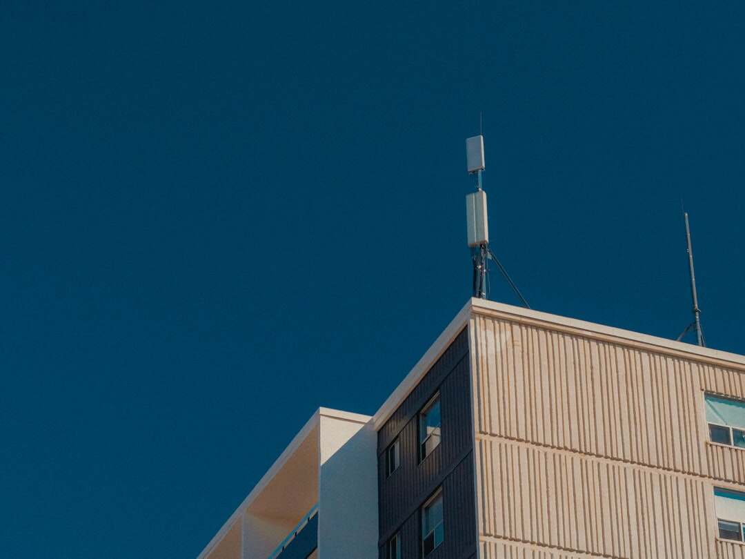 découvrez tout sur les réseaux sans fil : technologies, avantages, sécurité et meilleures pratiques pour une connexion efficace et fiable.