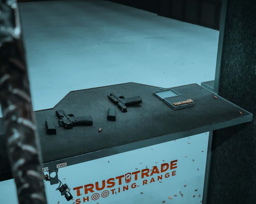 découvrez le modèle de sécurité zero trust, une approche innovante qui ne fait confiance à aucun utilisateur ni appareil par défaut, renforçant ainsi la protection des données et des systèmes informatiques.