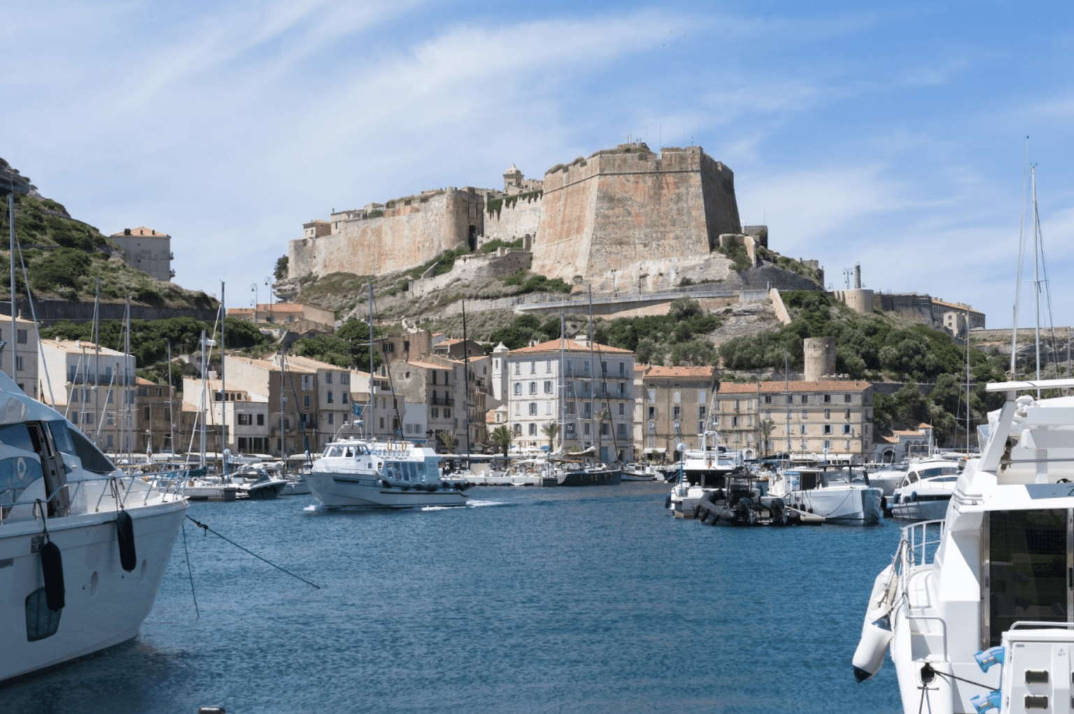 Partir en vacances à petit budget: alternatives économiques aux destinations populaires