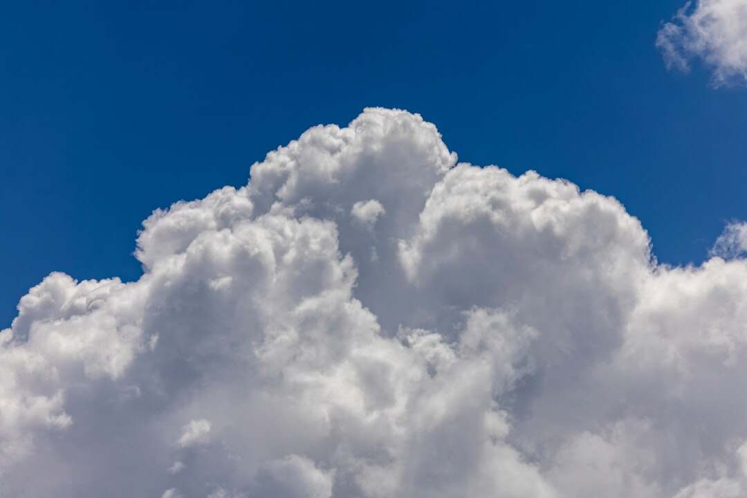 plateforme de protection des charges de travail cloud assurant la sécurité, la conformité et la détection des menaces en temps réel pour vos environnements cloud.