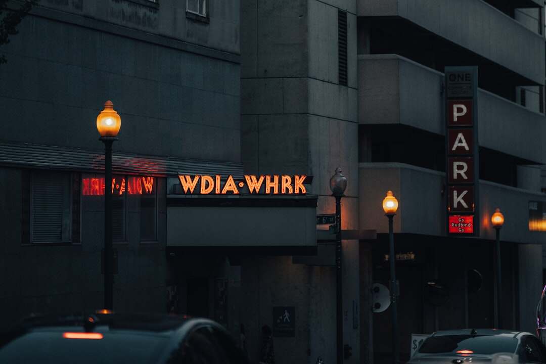 découvrez les différences entre sd-wan et vpn, leurs avantages et leurs utilisations pour optimiser la sécurité et la performance de vos réseaux d'entreprise.