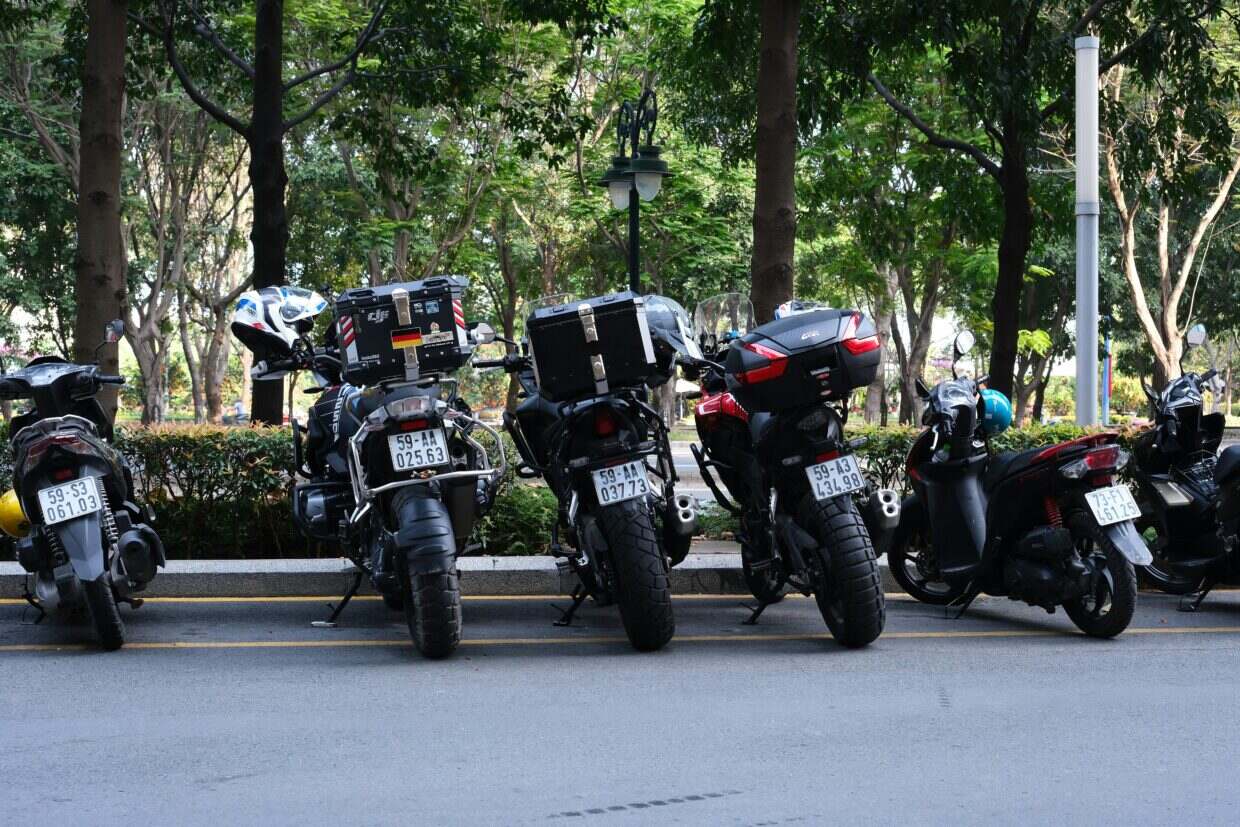 Pourquoi les femmes réussissent aussi bien que les hommes au permis moto