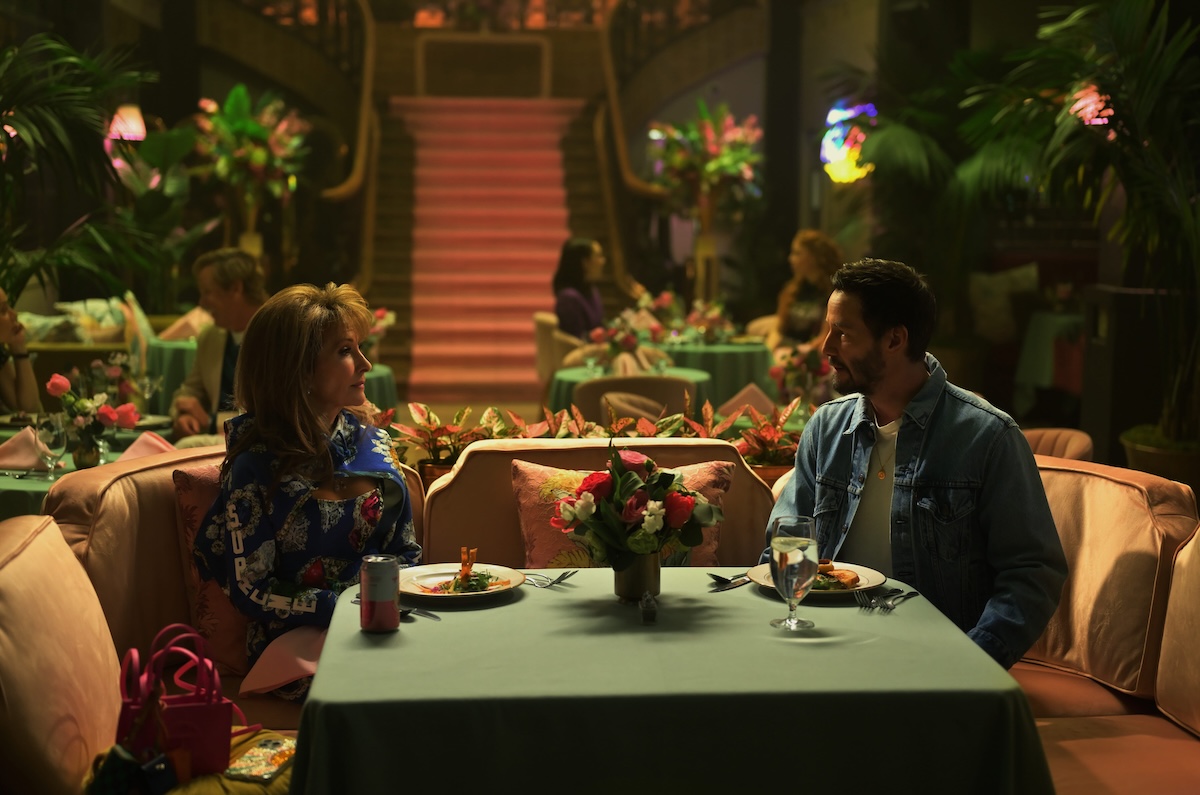 Chantage sur Apple TV+ : Keanu Reeves, Jonah Hill et Cameron Diaz dans le film qu’on n’attendait vraiment pas en 2026 Susan Lucci et Keanu Reeves dans « Chantage », disponible à partir du 10 avril 2026 sur Apple TV.