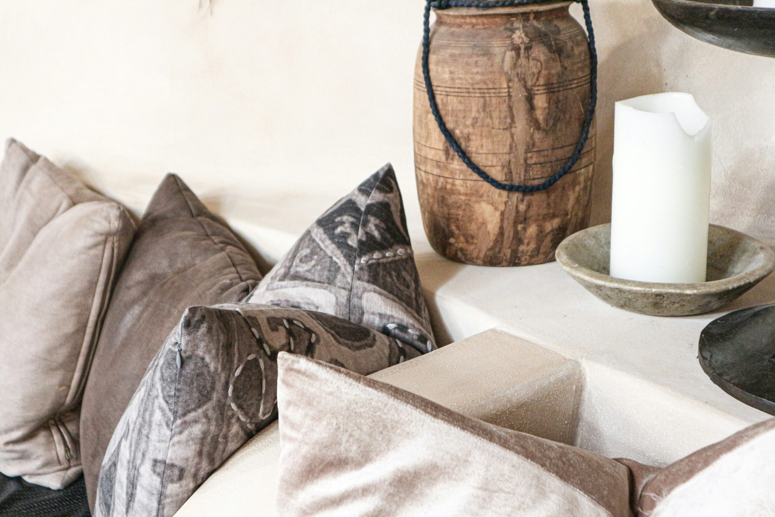 Idées déco pour le salon taupe et lin