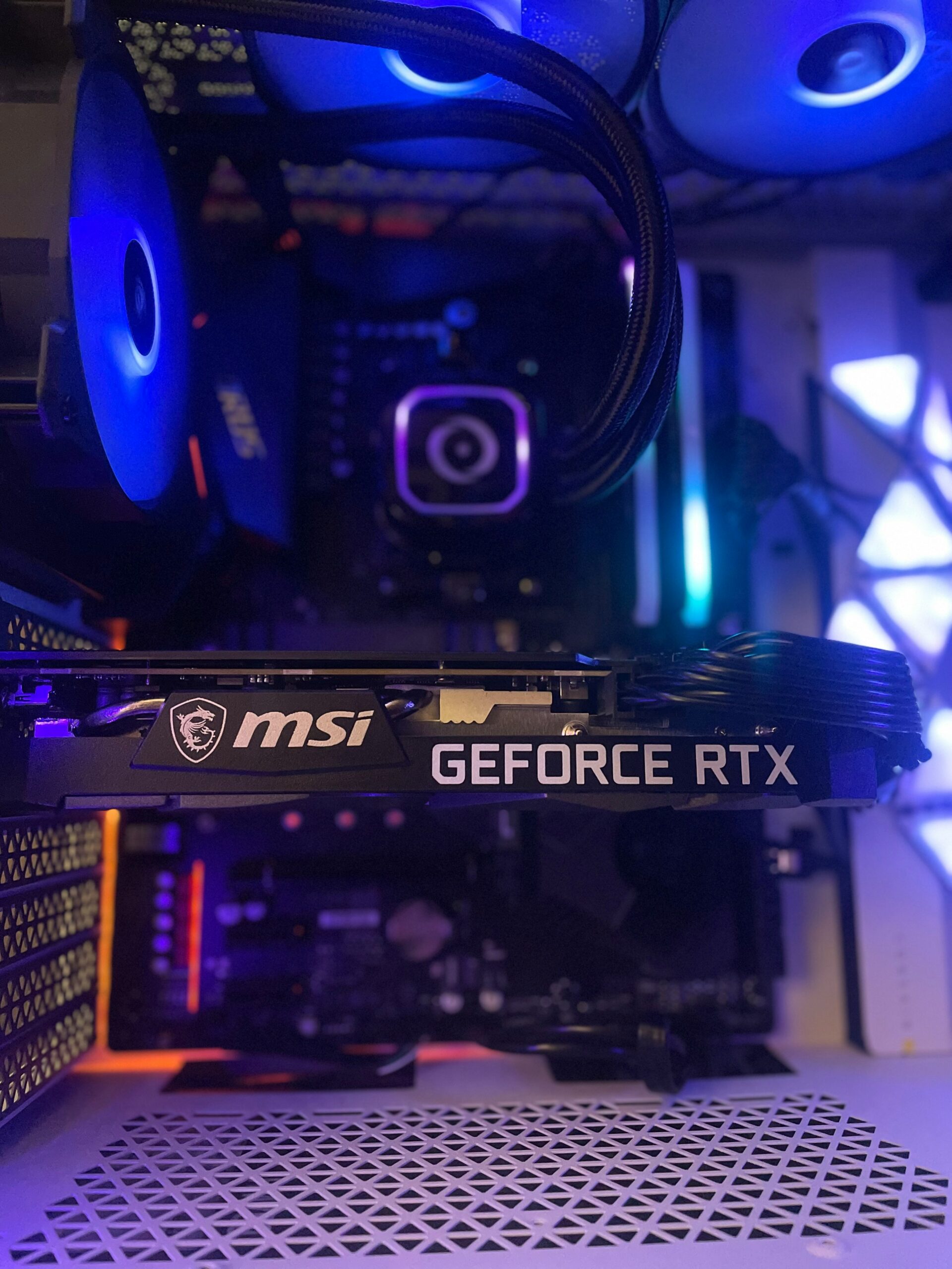 AMD : le challenger qui fait moins le malin mais qui avance