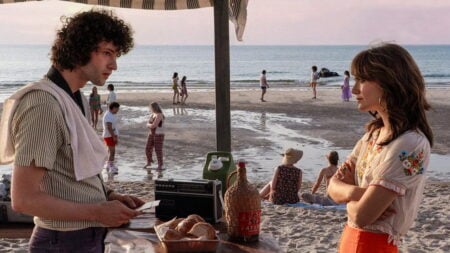 Tony : Matt Johnson cuisine un biopic d’Anthony Bourdain à feu doux