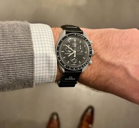 Pourquoi la MoonSwatch reste l’accessoire ultime pour pimenter votre vestiaire cette saison Omega_M