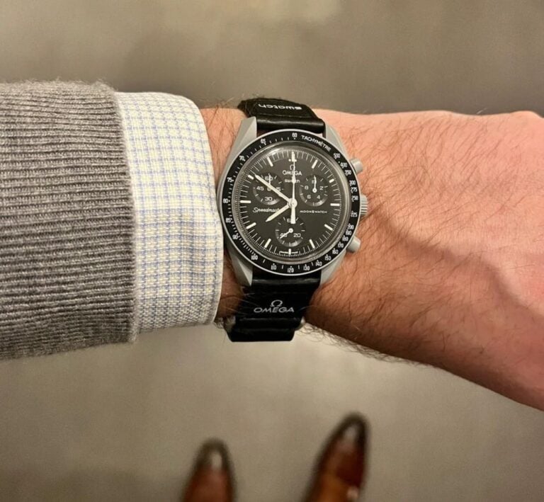 Pourquoi la MoonSwatch reste l’accessoire ultime pour pimenter votre vestiaire cette saison Omega_M
