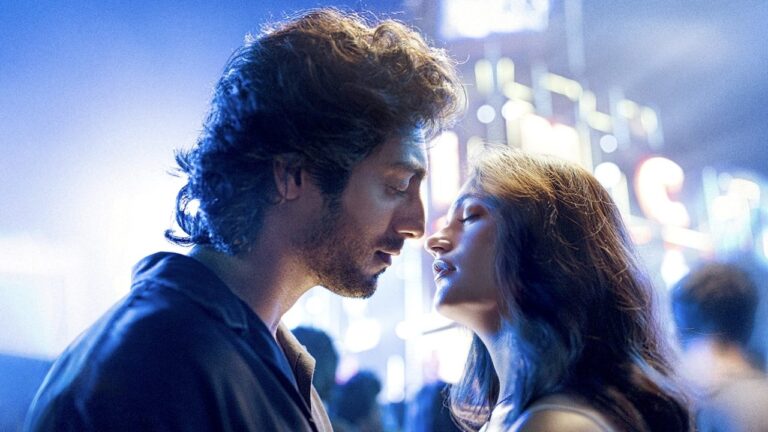Saiyaara : Ahaan Panday et Aneet Padda fêtent le film avec un vinyle collector à Wembley