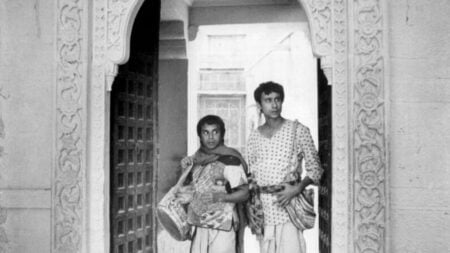 Srijit Mukherji remonte le tournage de Goopy Gyne Bagha Byne avec Maharaja Tomare Selam