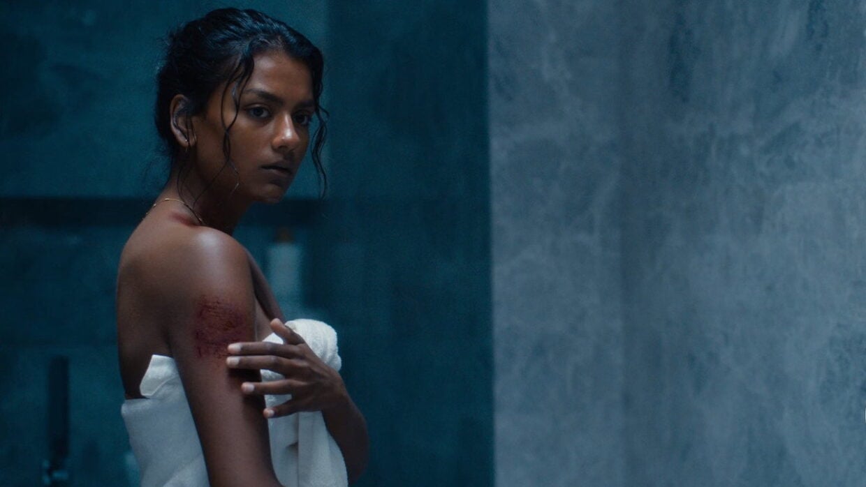 Simone Ashley dans This Tempting Madness : le thriller méconnu de Prime Video qui vient d’un vrai drame